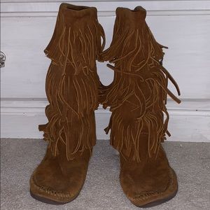 minnetonka moccasin fringe boots